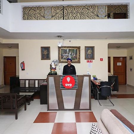 Oyo 6608 Sector 56 Hotel Badshahpur Buitenkant foto