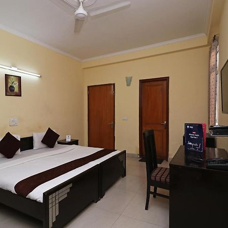 Oyo 6608 Sector 56 Hotel Badshahpur Buitenkant foto