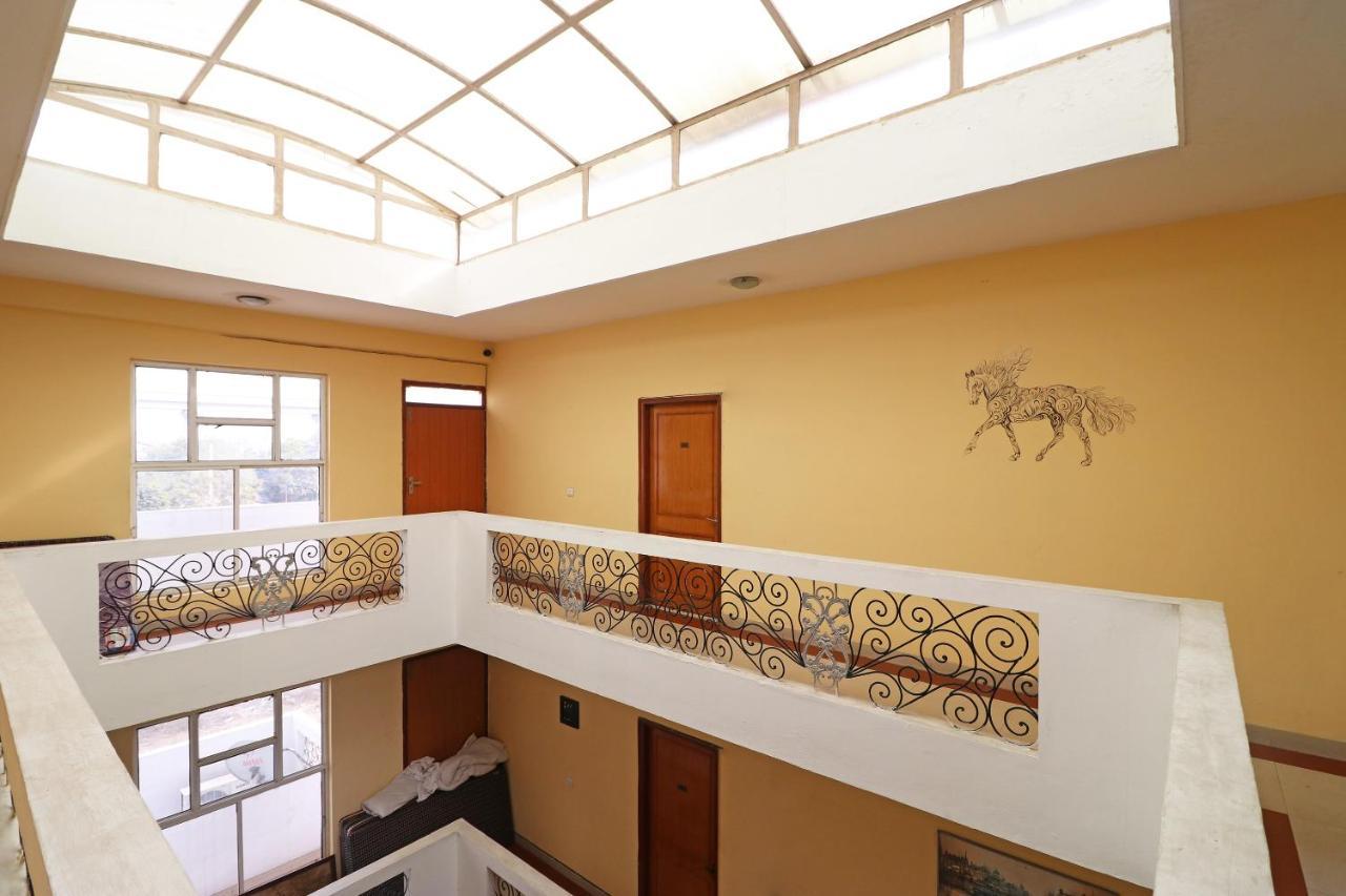 Oyo 6608 Sector 56 Hotel Badshahpur Buitenkant foto