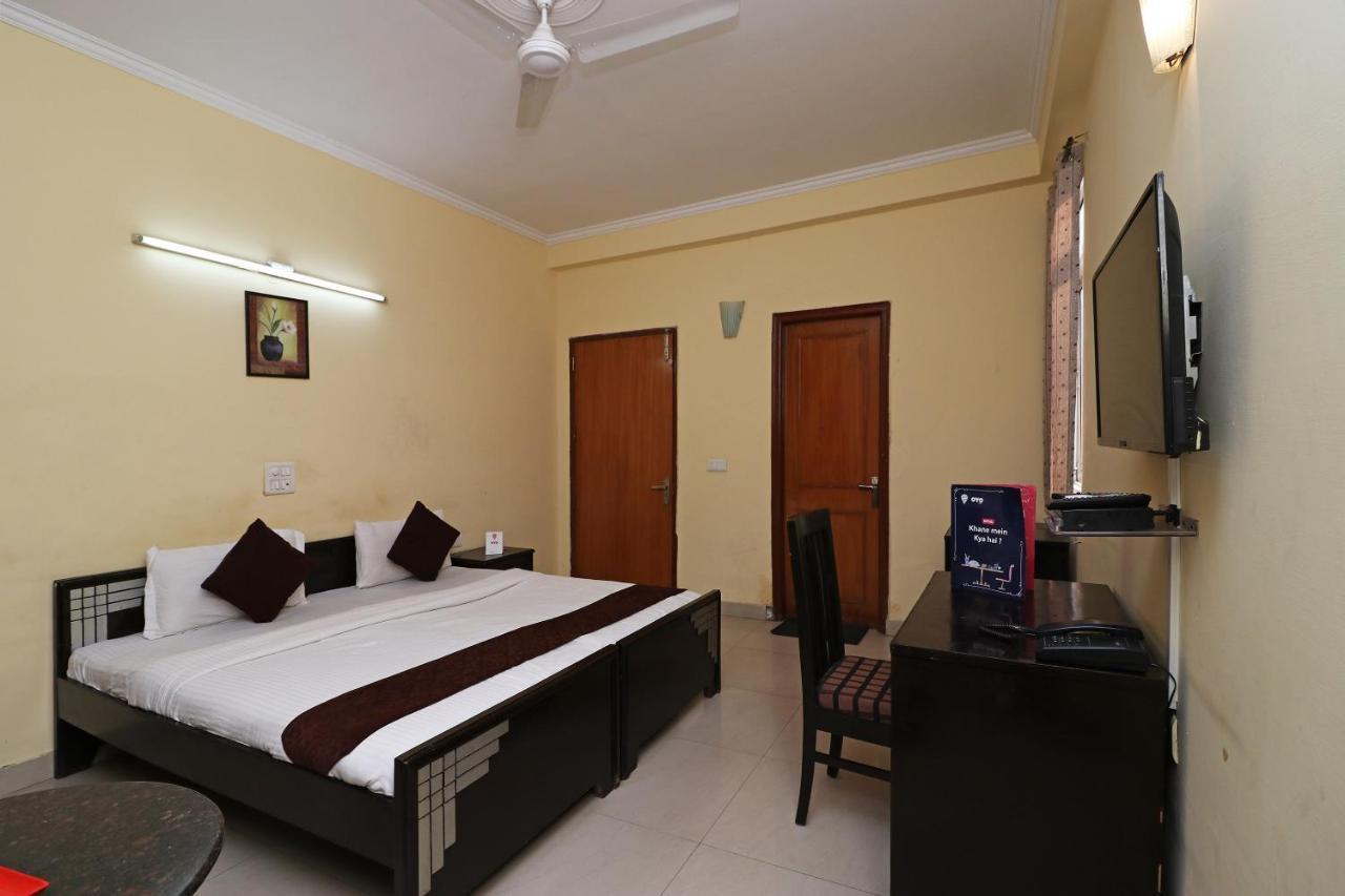 Oyo 6608 Sector 56 Hotel Badshahpur Buitenkant foto