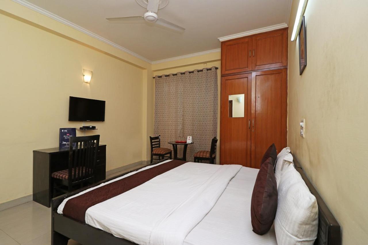 Oyo 6608 Sector 56 Hotel Badshahpur Buitenkant foto