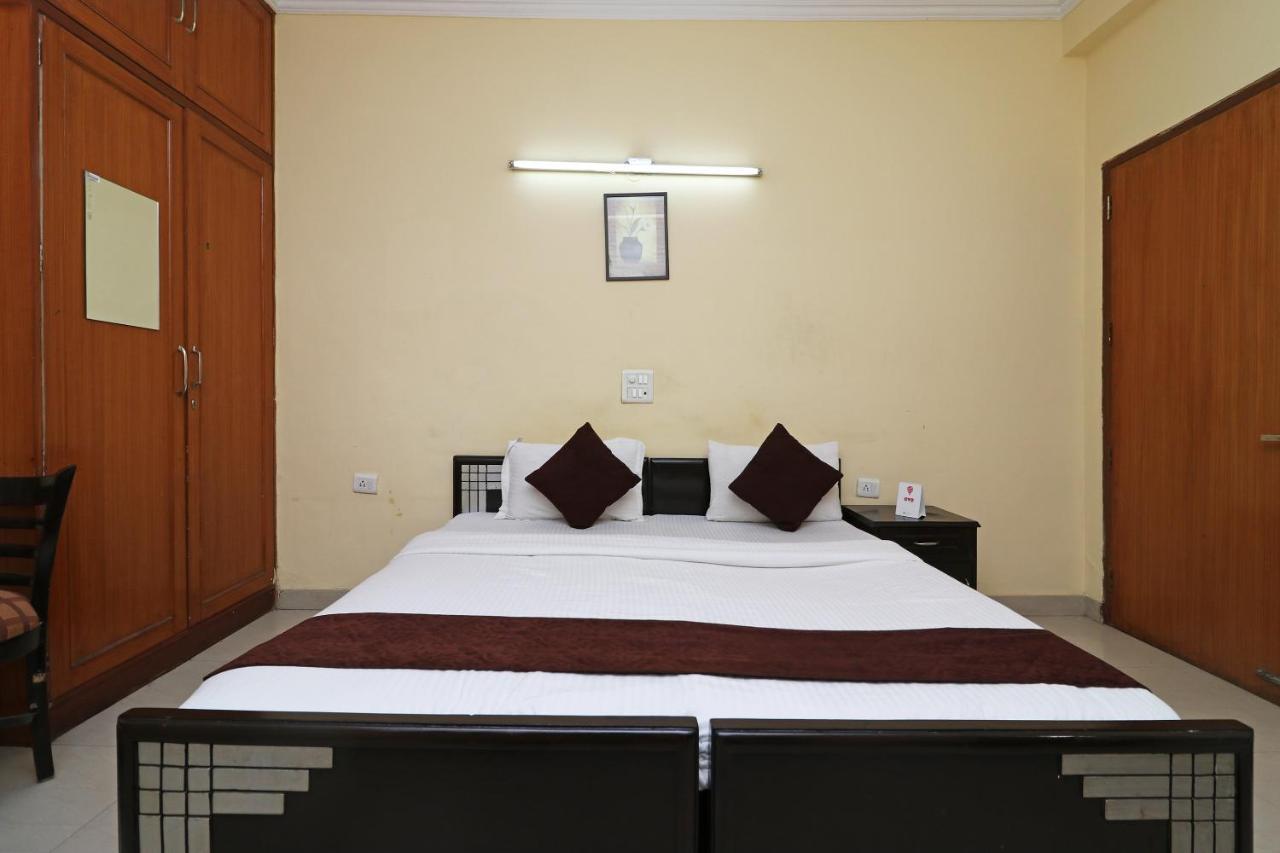Oyo 6608 Sector 56 Hotel Badshahpur Buitenkant foto