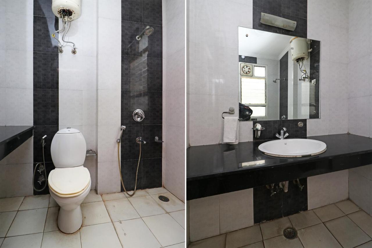 Oyo 6608 Sector 56 Hotel Badshahpur Buitenkant foto